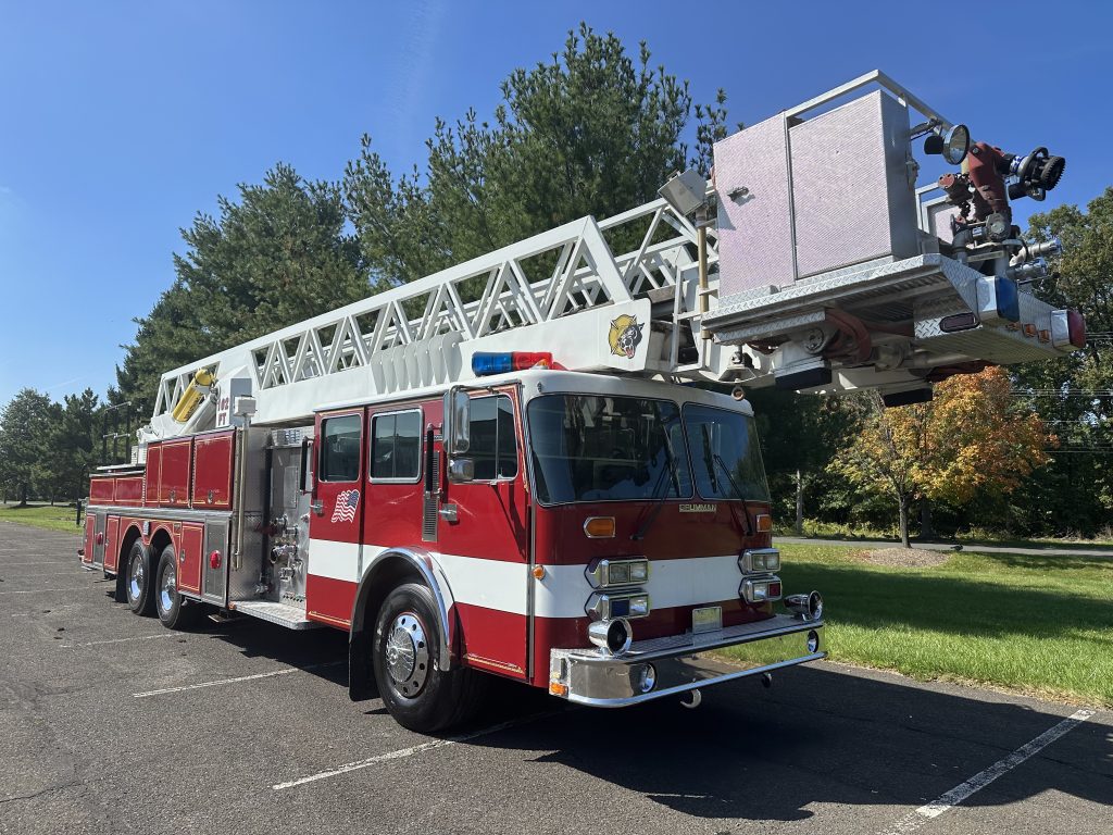 1989 Grumman 102' fire truck for sale - aerial