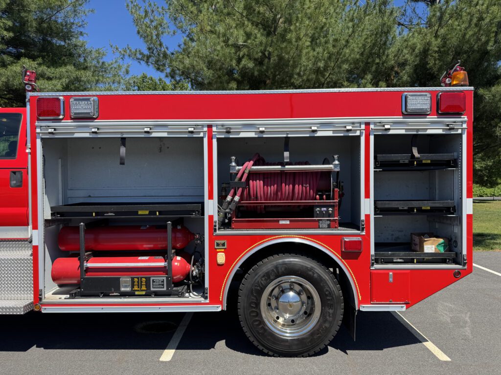 2006 Ford F-750 4×4 Dry Chemical & Foam Truck