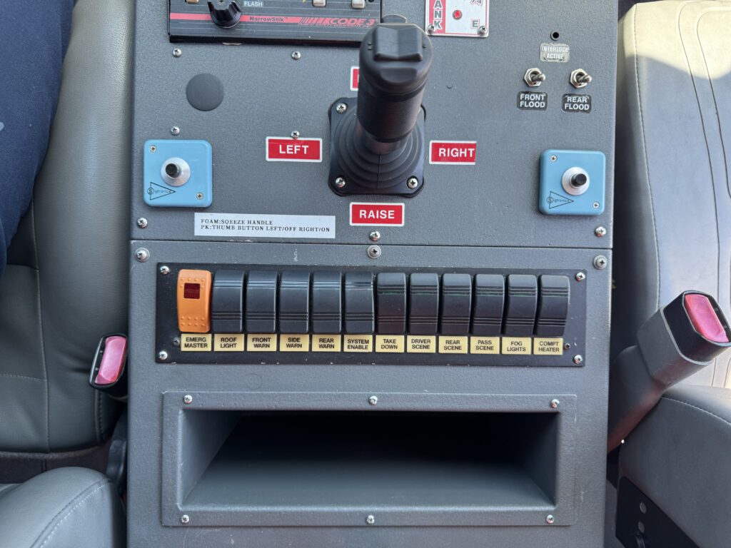 2006 Ford F-750 4×4 Dry Chemical & Foam Truck
