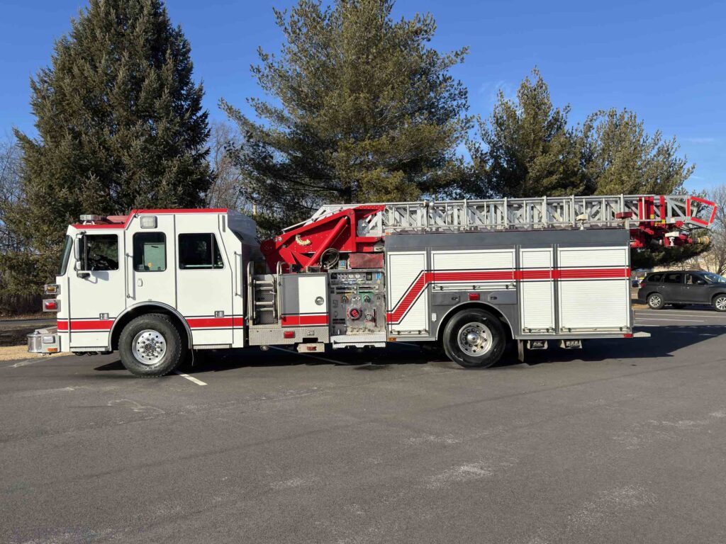 2011 Sutphen Mid-Mount Aerial Ladder