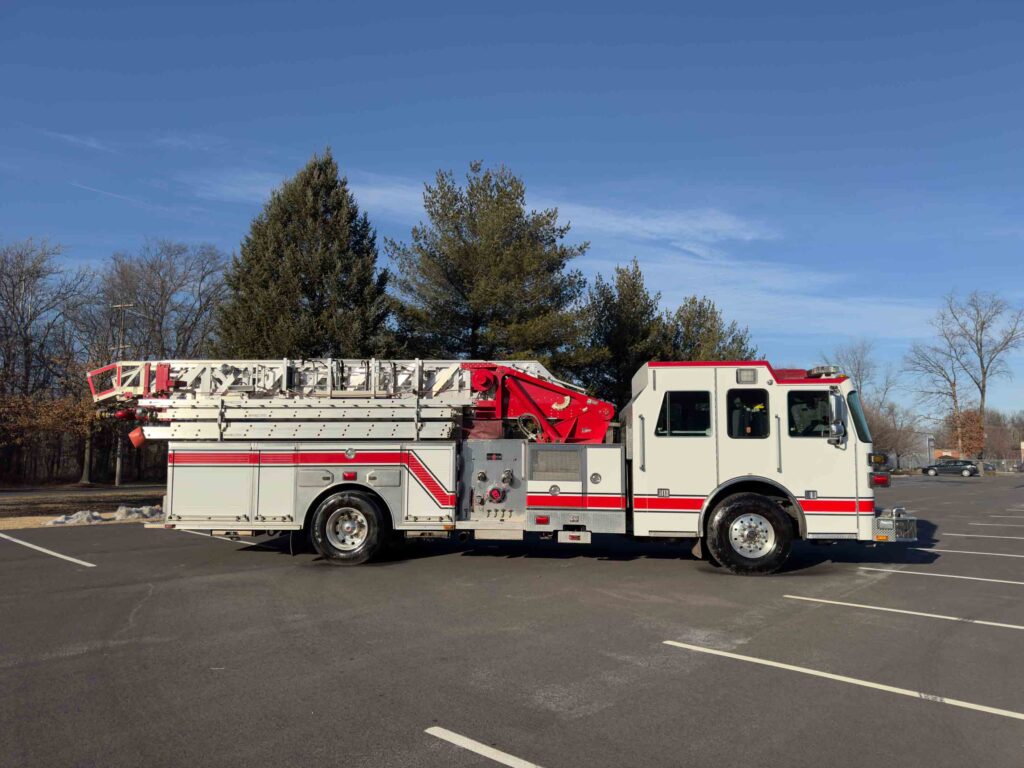 Fire Truck for Sale - 2011 Sutphen Mid-Mount - F033 Aerial Ladder