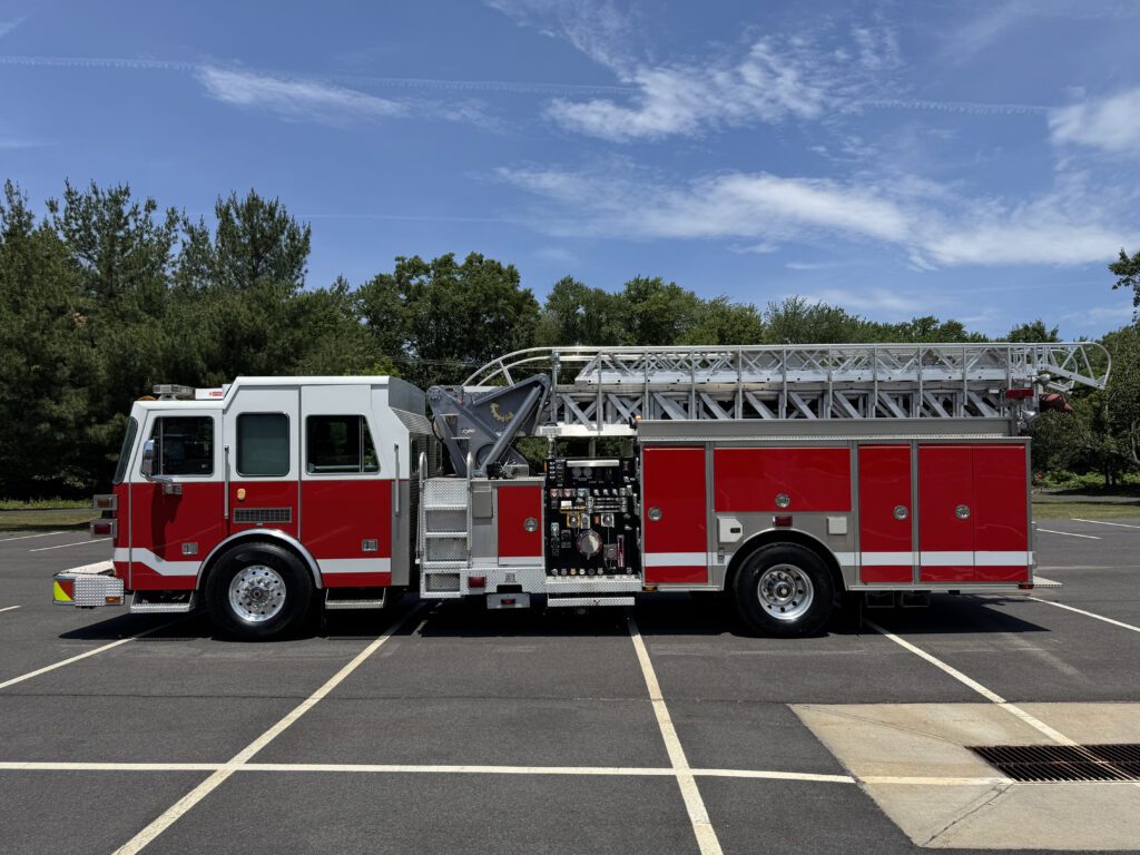 2007 Sutphen 75′ Aerial Ladder