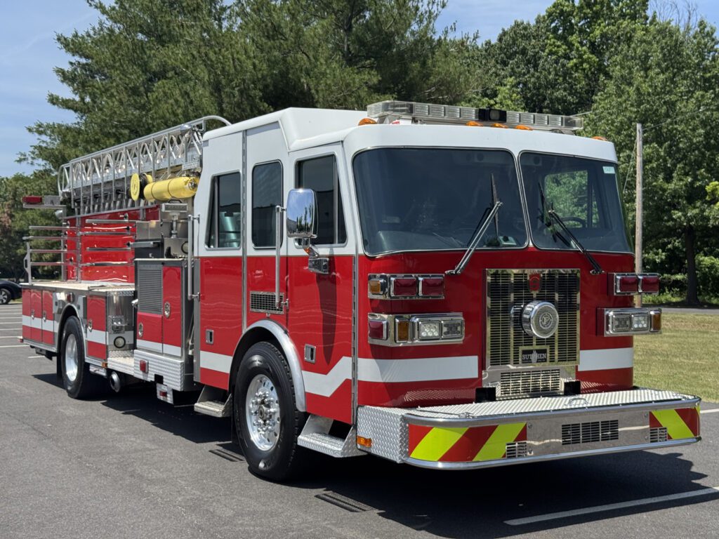 2007 Sutphen 75′ Aerial Ladder
