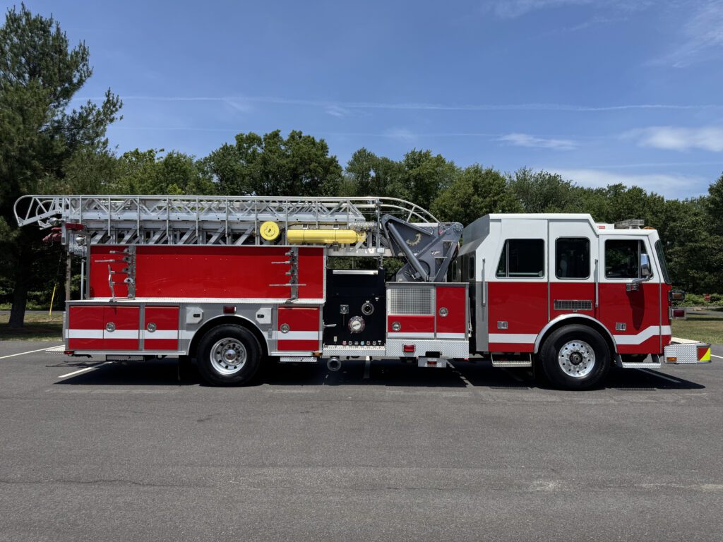 2007 Sutphen 75′ Aerial Ladder
