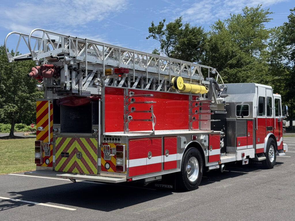 2007 Sutphen 75′ Aerial Ladder