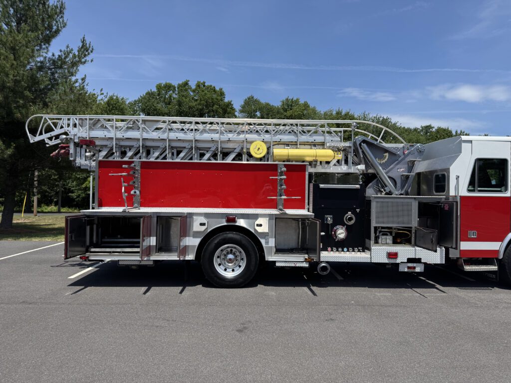 2007 Sutphen 75′ Aerial Ladder
