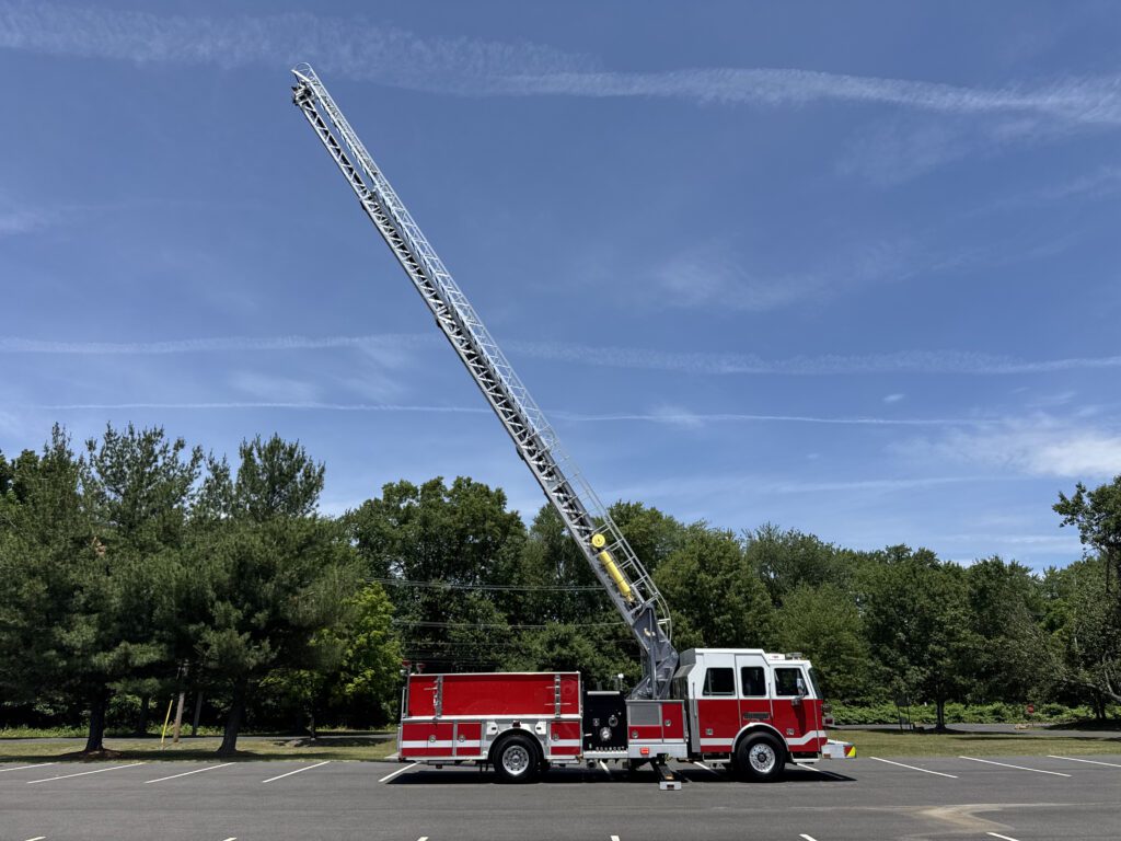 2007 Sutphen 75′ Aerial Ladder