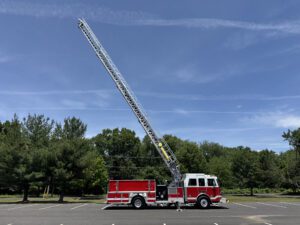 2007 Sutphen 75′ Aerial Ladder