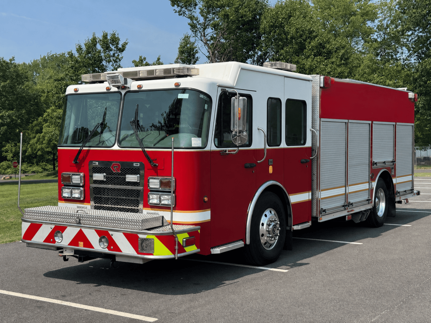 Used rescue pumper (wet rescue) with an onboard pump and rescue tools for sale at Fire Truck Center