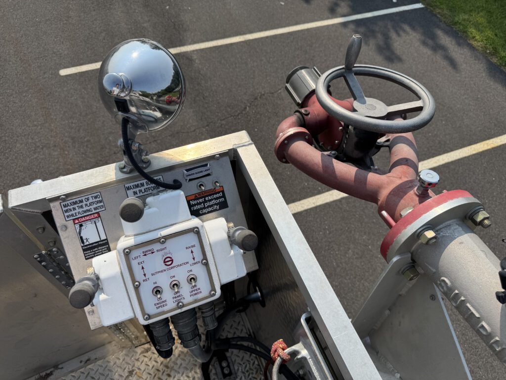 2013 Sutphen SP-90 85′ Aerial Platform