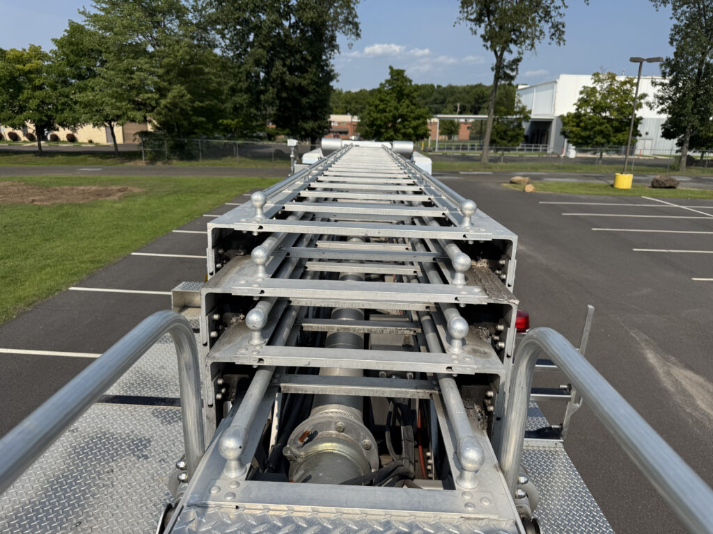 2013 Sutphen SP-90 85′ Aerial Platform